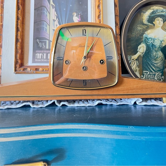 Mid-Century Modern Desk Clock - Picture 5 of 7